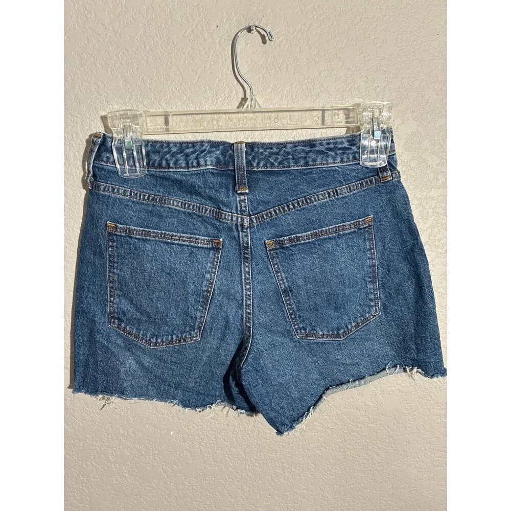 Universal Thread Denim Shorts Vintage Midi Size 6 Frayed Cutoff Distressed